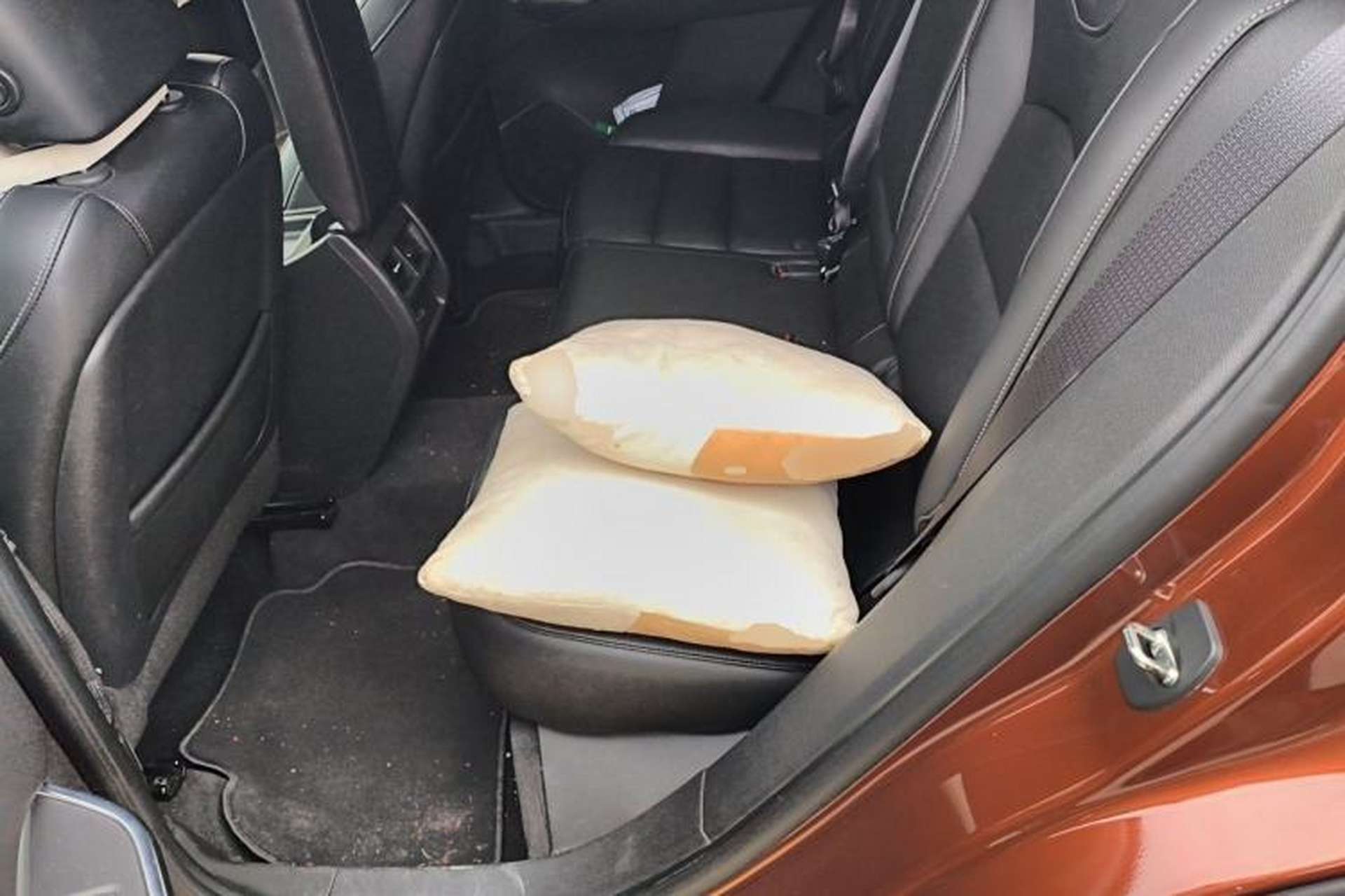 Used Cadillac XT4 2018 28T Two-Wheel-Drive Luxury Model Left Rear Seat