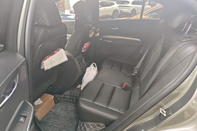 Used Cadillac XT4 2018 28T Two-Wheel-Drive Luxury Model Left Rear Seat