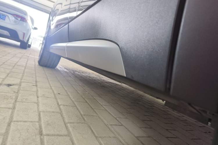 Used Cadillac XT4 2018 28T Two-Wheel-Drive Luxury Model Left Side Sill