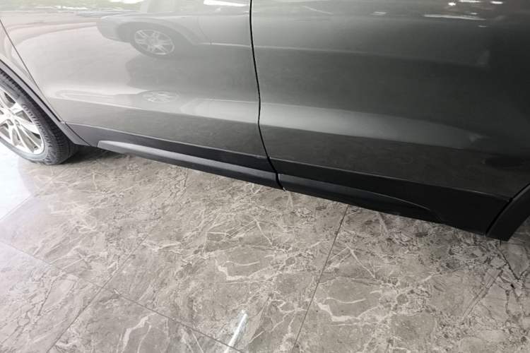 Used Cadillac XT4 2018 28T Two-Wheel Drive Tech Version Left Side Sill