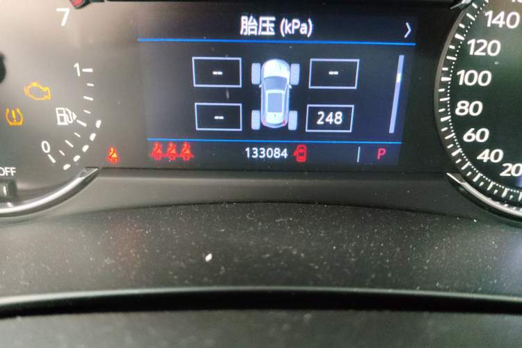 Used Cadillac XT4 2018 28T Two-Wheel-Drive Luxury Model Odometer Close Up