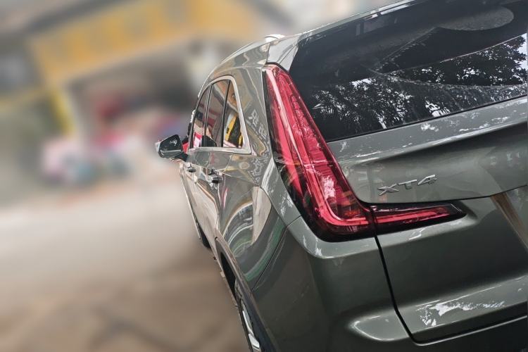 Used Cadillac XT4 2018 28T Two-Wheel-Drive Luxury Model Rear Left 45 Deg