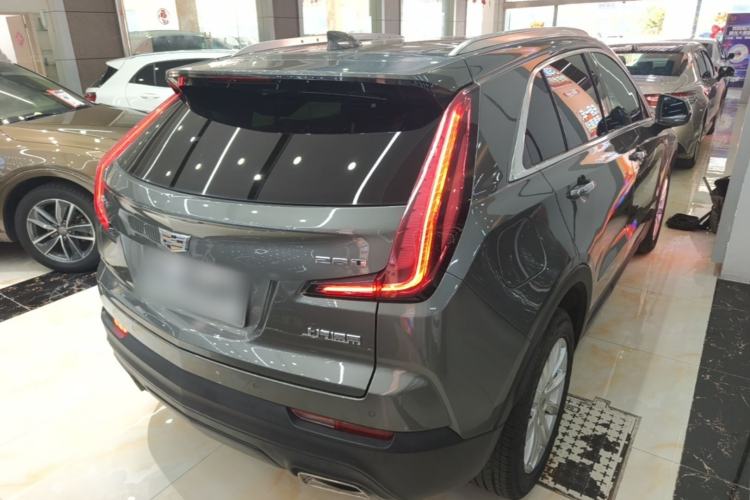 Used Cadillac XT4 2018 28T Two-Wheel Drive Tech Version Rear Right 45 Deg