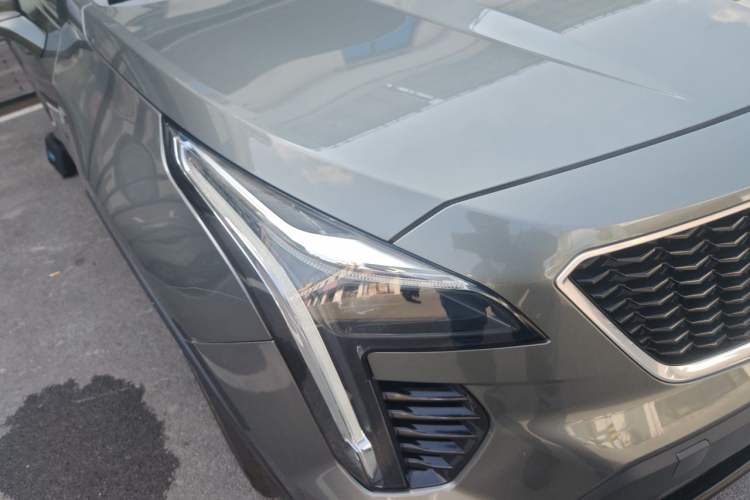 Used Cadillac XT4 2018 28T Two-Wheel Drive Luxury Sport Model Right Front Headlight