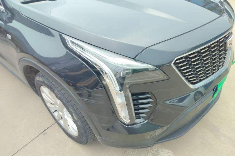 Used Cadillac XT4 2018 28T Two-Wheel Drive Tech Version Right Front Headlight