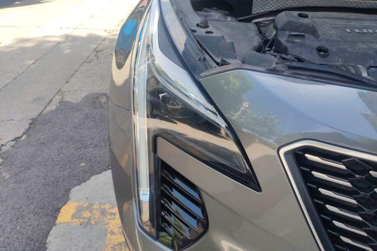 Used Cadillac XT4 2018 28T Two-Wheel Drive Leading Version Right Front Headlight