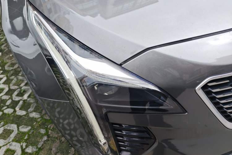 Used Cadillac XT4 2018 28T Two-Wheel Drive Leading Version Right Front Headlight