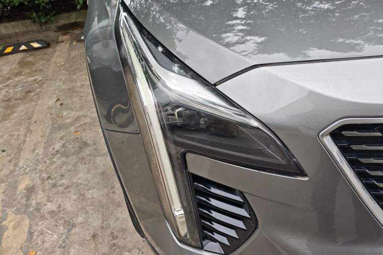 Used Cadillac XT4 2018 28T Two-Wheel Drive Leading Version Right Front Headlight