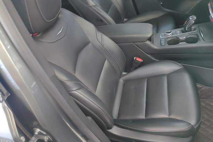 Used Cadillac XT4 2018 28T Two-Wheel Drive Leading Version Right Front Seat