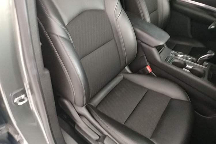 Used Cadillac XT4 2018 28T Two-Wheel Drive Tech Version Right Front Seat