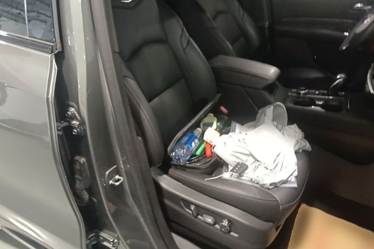 Used Cadillac XT4 2018 28T Two-Wheel Drive Luxury Sport Model Right Front Seat