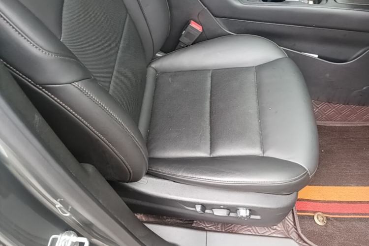 Used Cadillac XT4 2018 28T 4x4 Platinum Sport Edition Right Front Seat