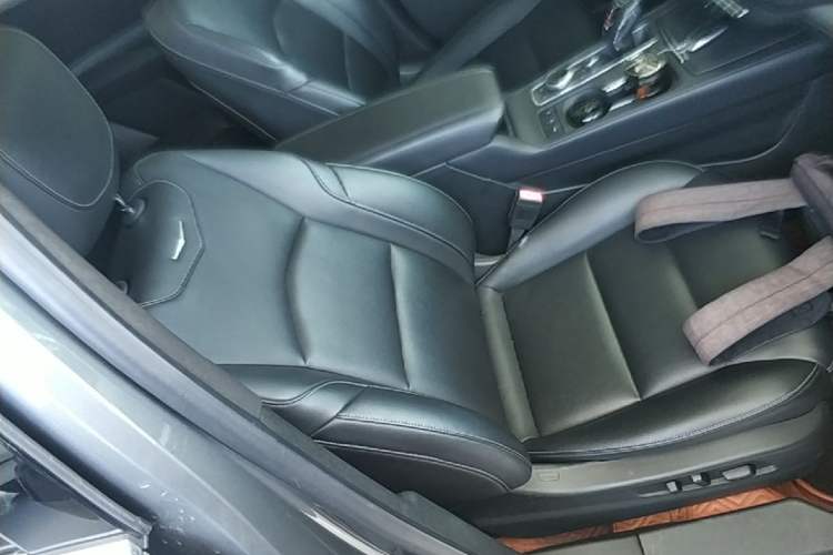 Used Cadillac XT4 2018 28T Two-Wheel Drive Leading Version Right Front Seat