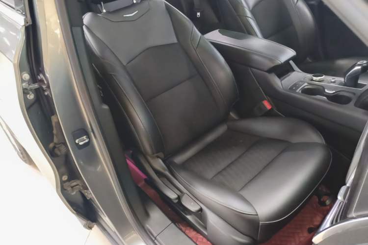 Used Cadillac XT4 2018 28T Two-Wheel Drive Tech Version Right Front Seat