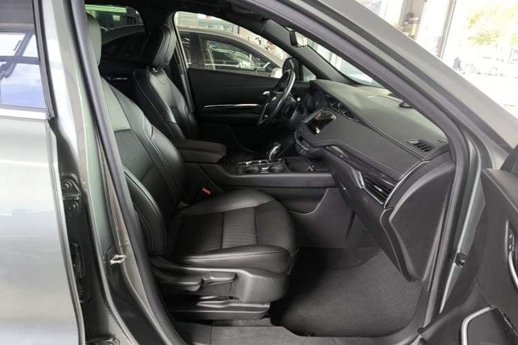 Used Cadillac XT4 2018 28T Two-Wheel Drive Tech Version Right Front Seat