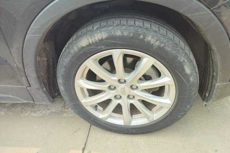 Used Cadillac XT4 2018 28T Two-Wheel Drive Tech Version Right Front Wheel Hub