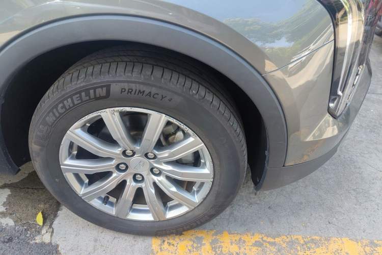 Used Cadillac XT4 2018 28T Two-Wheel Drive Leading Version Right Front Wheel Hub