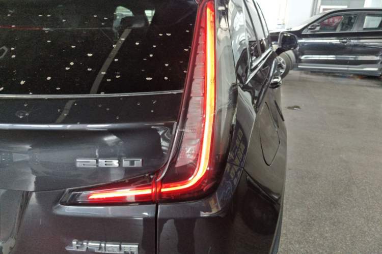 Used Cadillac XT4 2018 28T Two-Wheel Drive Luxury Sport Model Right Rear Taillight