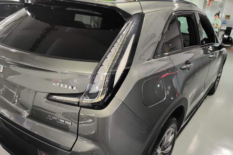 Used Cadillac XT4 2018 28T Two-Wheel Drive Luxury Sport Model Right Rear Taillight