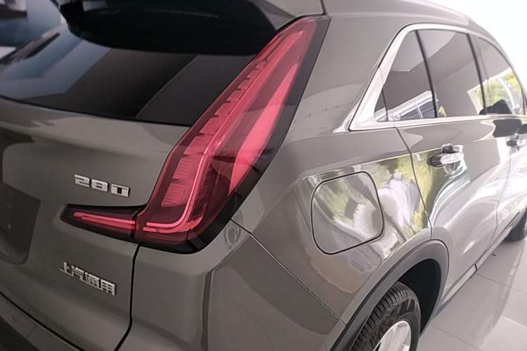 Used Cadillac XT4 2018 28T Two-Wheel Drive Tech Version Right Rear Taillight