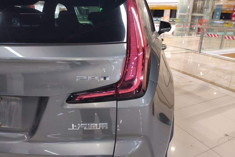 Used Cadillac XT4 2018 28T Two-Wheel Drive Tech Version Right Rear Taillight