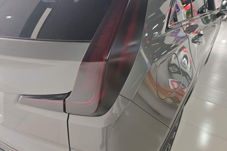 Used Cadillac XT4 2018 28T Two-Wheel Drive Leading Version Right Rear Taillight