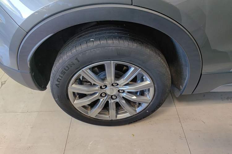 Used Cadillac XT4 2018 28T Two-Wheel Drive Leading Version Right Rear Wheel Hub
