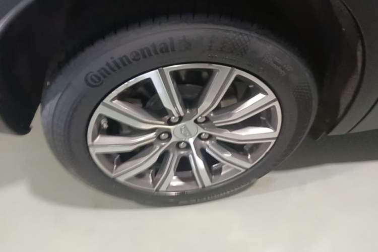 Used Cadillac XT4 2018 28T Two-Wheel Drive Luxury Sport Model Right Rear Wheel Hub