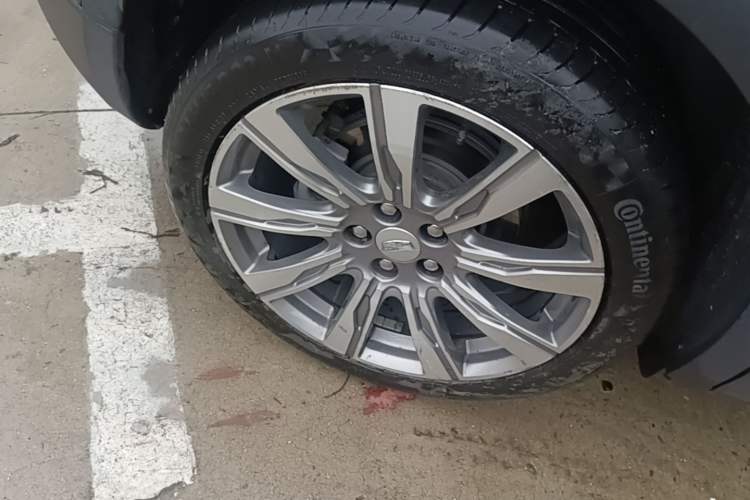 Used Cadillac XT4 2018 28T 4x4 Platinum Sport Edition Right Rear Wheel Hub