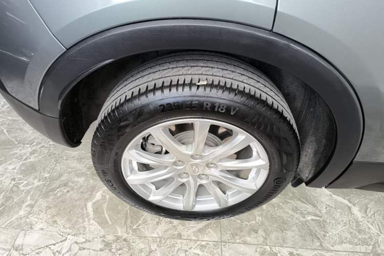 Used Cadillac XT4 2018 28T Two-Wheel Drive Tech Version Right Rear Wheel Hub