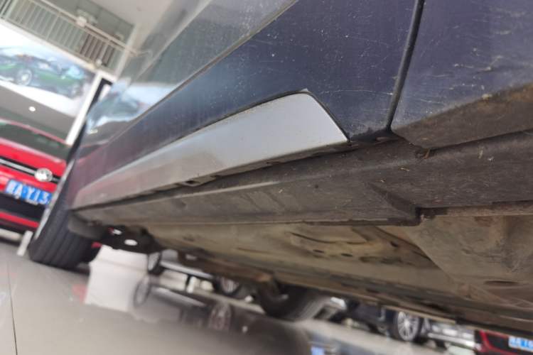 Used Cadillac XT4 2018 28T Two-Wheel Drive Leading Version Right Side Sill