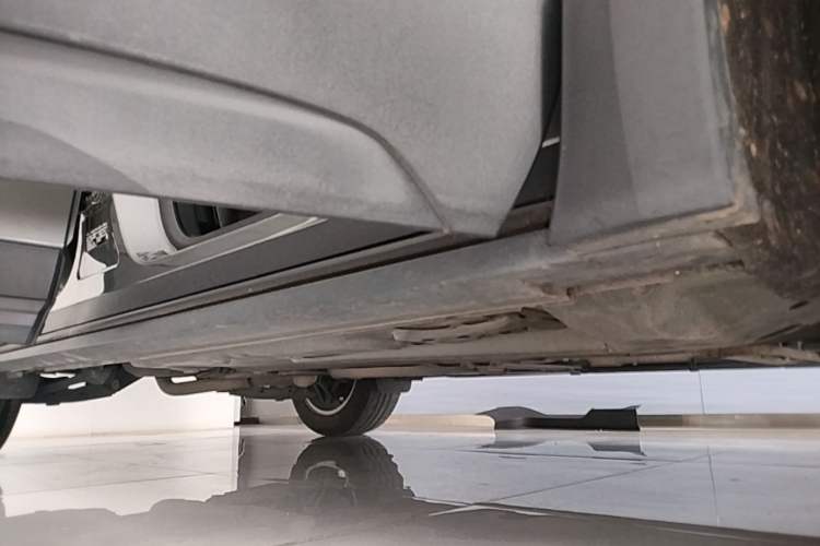 Used Cadillac XT4 2018 28T Two-Wheel Drive Tech Version Right Side Sill