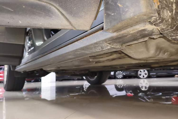 Used Cadillac XT4 2018 28T Two-Wheel Drive Tech Version Right Side Sill