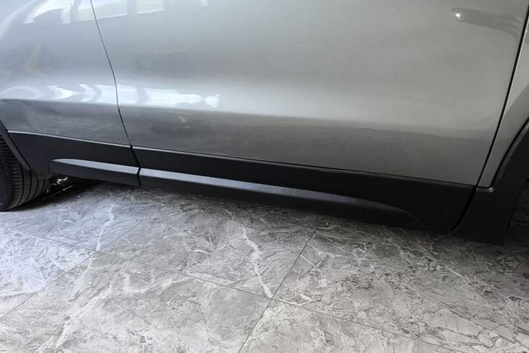 Used Cadillac XT4 2018 28T Two-Wheel Drive Tech Version Right Side Sill