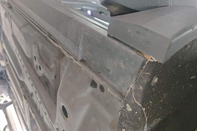 Used Cadillac XT4 2018 28T Two-Wheel Drive Leading Version Right Side Sill
