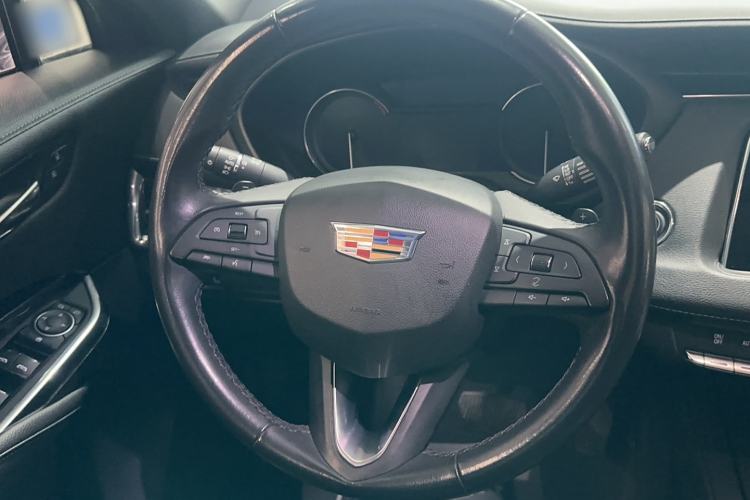 Used Cadillac XT4 2018 28T Two-Wheel Drive Tech Version Steering Wheel