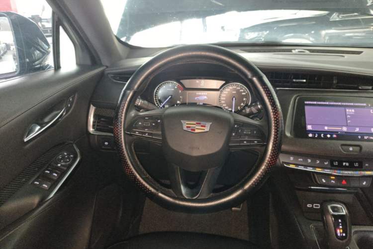 Used Cadillac XT4 2018 28T Two-Wheel Drive Luxury Sport Model Steering Wheel