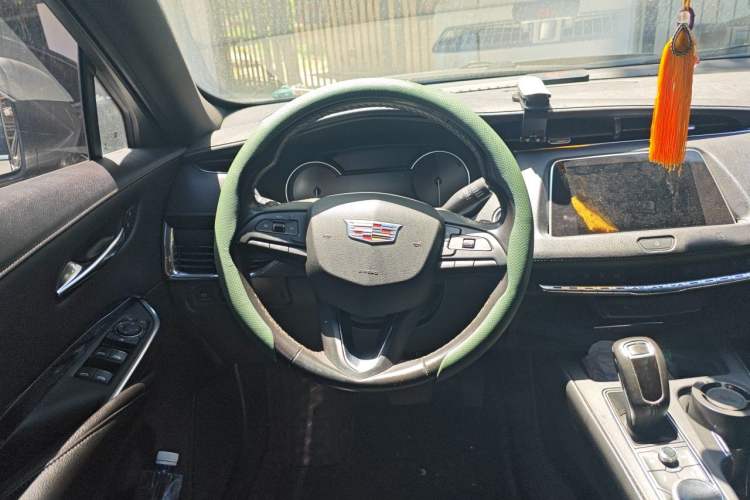 Used Cadillac XT4 2018 28T Two-Wheel Drive Tech Version Steering Wheel