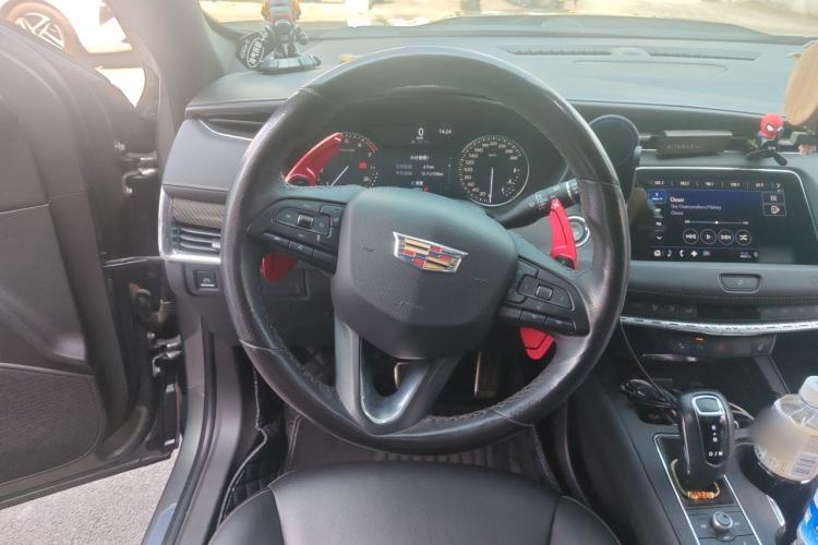 Used Cadillac XT4 2018 28T Two-Wheel Drive Luxury Sport Model Steering Wheel