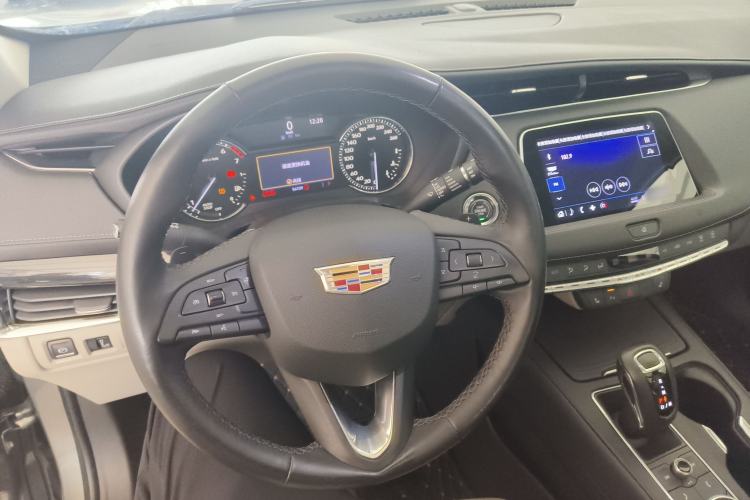 Used Cadillac XT4 2018 28T Two-Wheel-Drive Luxury Model Steering Wheel