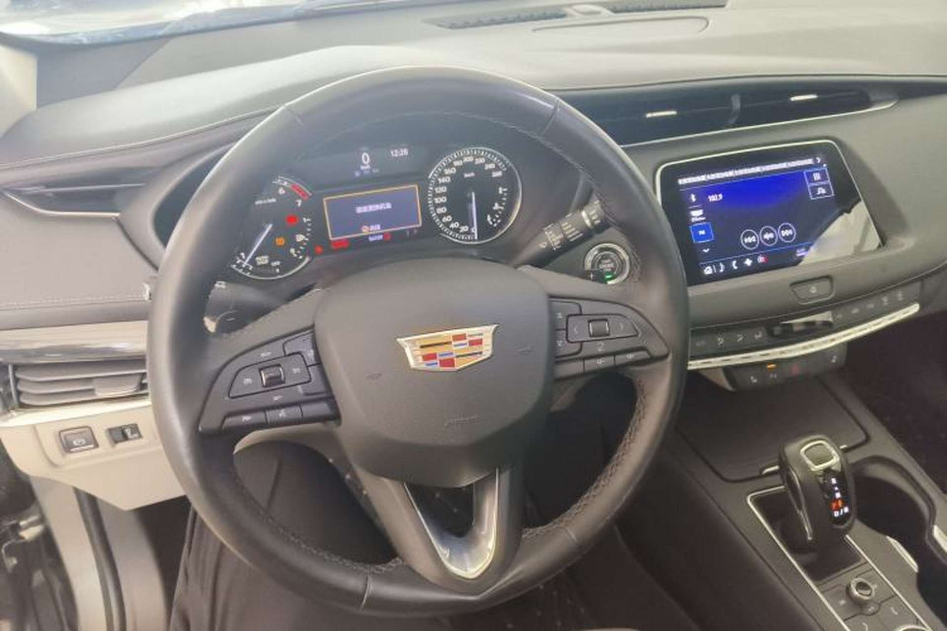 Used Cadillac XT4 2018 28T Two-Wheel-Drive Luxury Model Steering Wheel