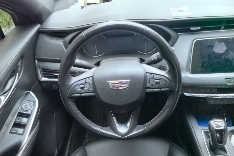 Used Cadillac XT4 2018 28T Two-Wheel-Drive Luxury Model Steering Wheel