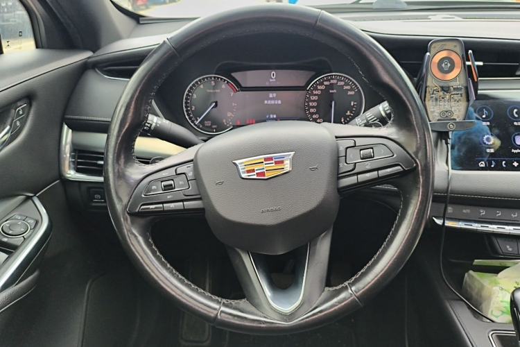 Used Cadillac XT4 2018 28T Two-Wheel-Drive Luxury Model Steering Wheel