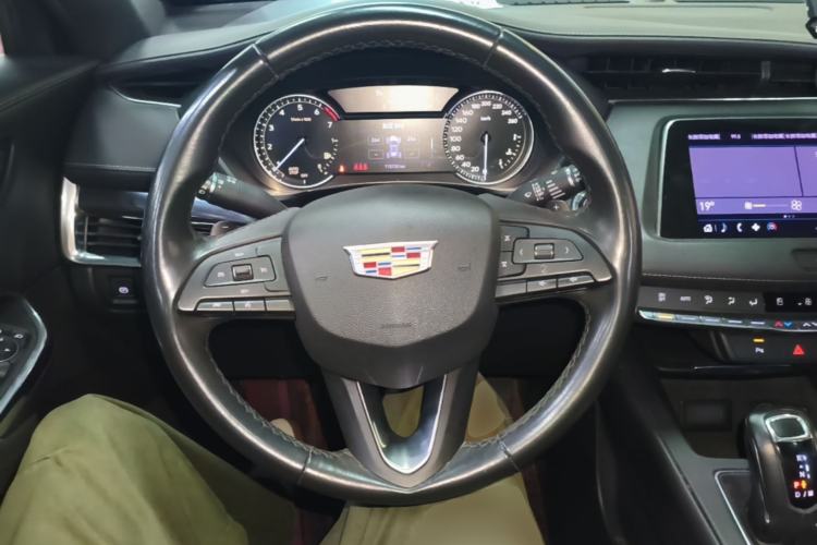 Used Cadillac XT4 2018 28T Two-Wheel Drive Tech Version Steering Wheel