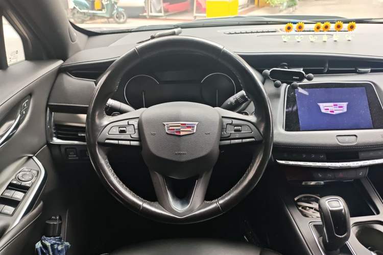 Used Cadillac XT4 2018 28T Two-Wheel-Drive Luxury Model Steering Wheel