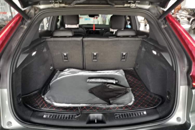 Used Cadillac XT4 2018 28T Two-Wheel Drive Leading Version Trunk