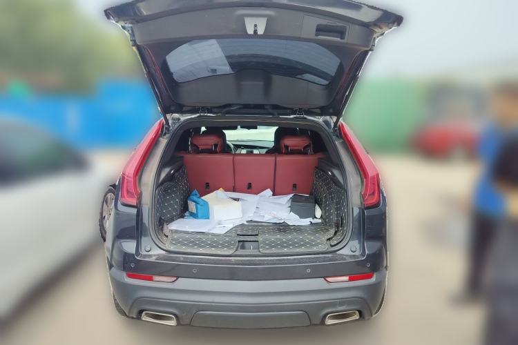 Used Cadillac XT4 2018 28T Two-Wheel Drive Tech Version Trunk