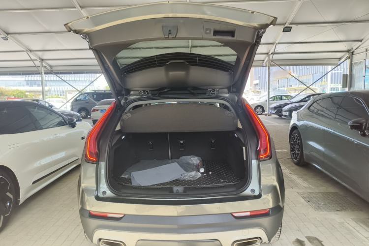 Used Cadillac XT4 2018 28T Two-Wheel-Drive Luxury Model Trunk
