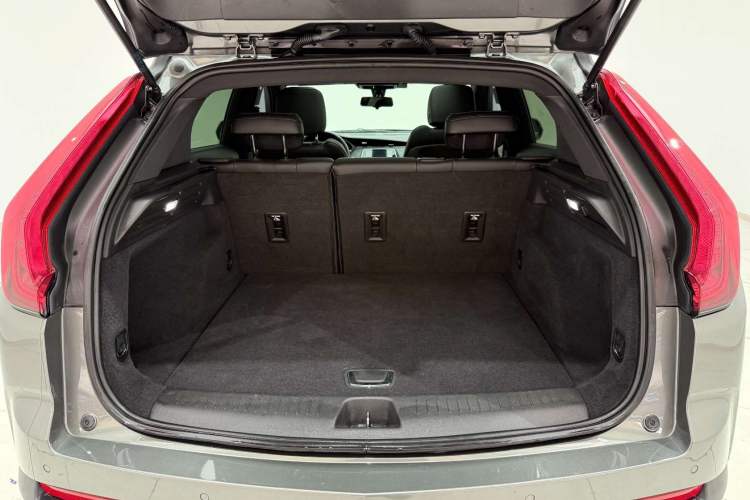 Used Cadillac XT4 2018 28T Two-Wheel Drive Tech Version Trunk
