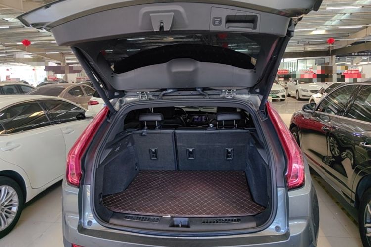 Used Cadillac XT4 2018 28T Two-Wheel Drive Leading Version Trunk